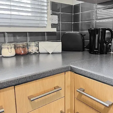 Spacious - 2 Double Bed - City Home - Sleeps 6 - Free Parking Hereford Exterior photo