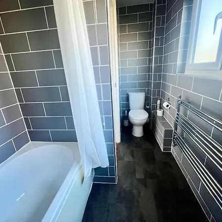 Spacious - 2 Double Bed - City Home - Sleeps 6 - Free Parking Hereford Exterior photo