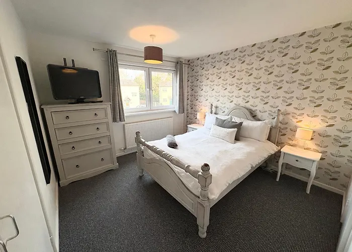 Spacious - 2 Double Bed - City Home - Sleeps 6 - Free Parking