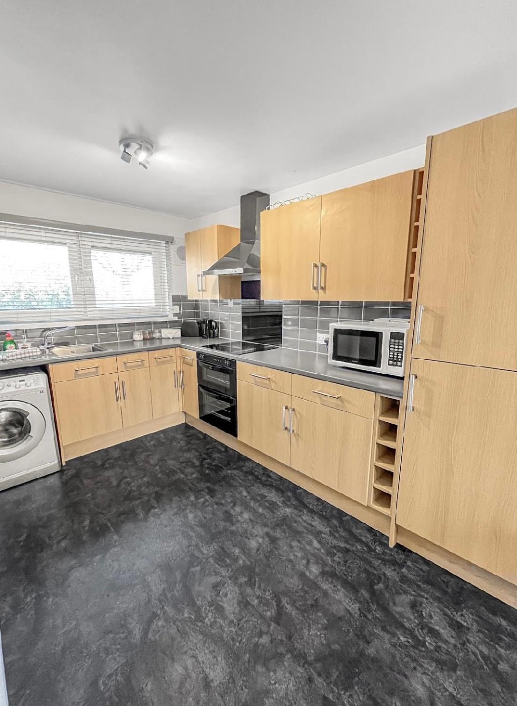 Holiday home Spacious - 2 Double Bed - - Sleeps 6 - Free Parking